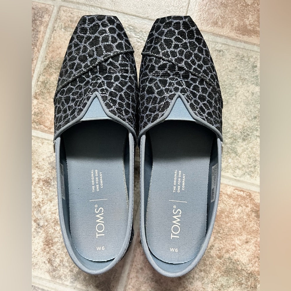 TOMS Glitter Blue Alpargatas - Women’s size 6